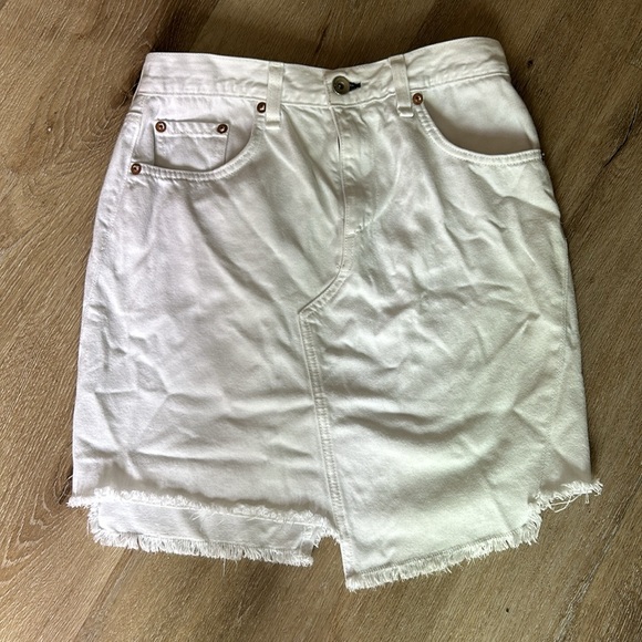 Rag & Bone jeans skirt size 26 longest length 19’ shortest 16,  waist 14’ - Picture 4 of 4